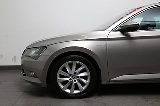 Kombi Skoda Superb 4 av 27