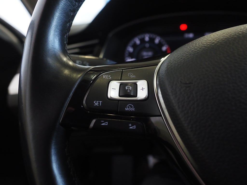 Volkswagen Passat Sportscombi 1.4 TSI 150hk Cockpit Drag Kamera 2018