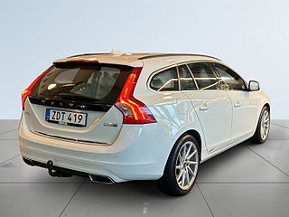 Volvo V60 D5 Twin Engine AWD Momentum Drag/MoK/S&V/Psens/Rattvärm – bild 6