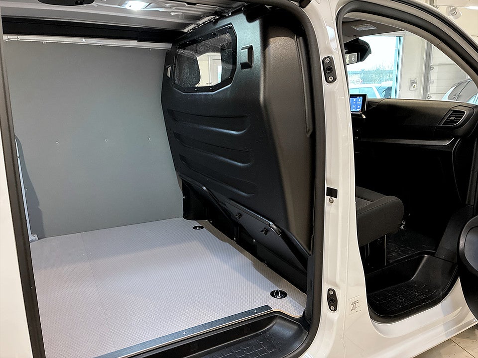 Bild på Citroën Jumpy Business 145hk Aut L2, Värmare & Dragkrok - DEMO