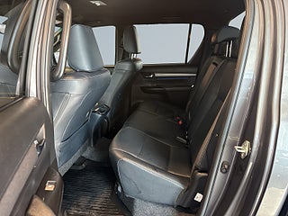 Toyota Hilux Dubbelhytt 2.8 4WD Invincible MOMS/JBL/360/Skinn/MoK