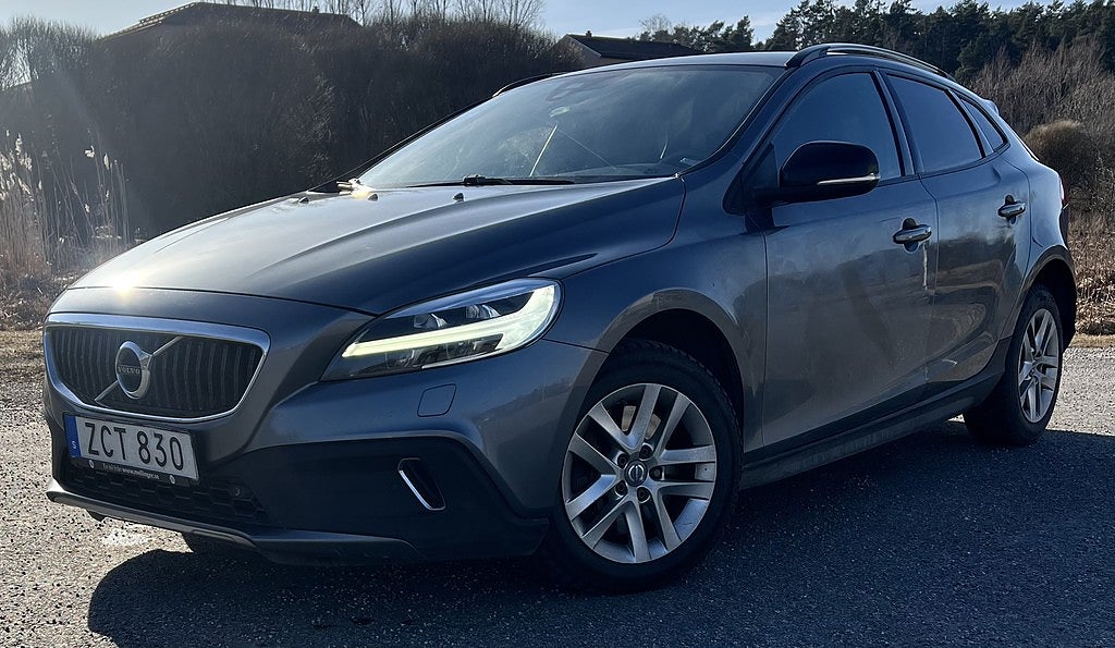 Volvo V40 Cross Country T3 Geartronic Momentum Euro 6//NYBES//RÄNTEFRI