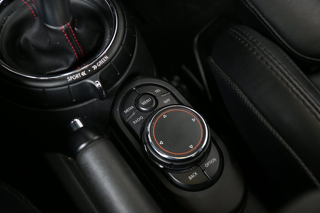 MINI Cooper S 192hk Automat 3-dörrars H/K Navi Läder Panorama 2015