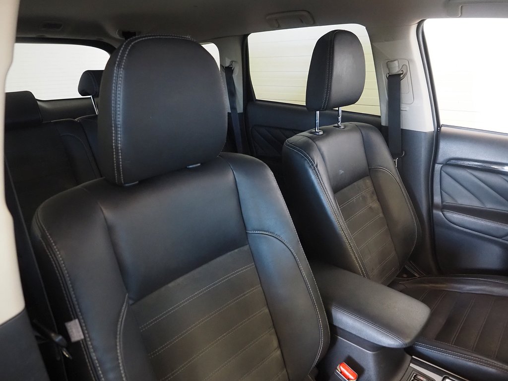Mitsubishi Outlander PHEV 4WD CVT Comfort Drag Kamera 2017