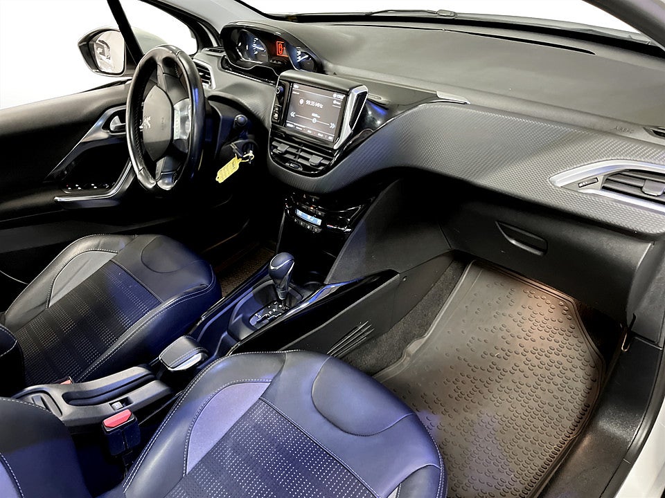 Bild på Peugeot 2008 Allure 1.2 PT 110hk Aut - P-SENSORER BAK
