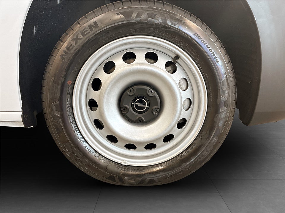Bild på Opel Combo + 100hk L2 - OMGÅENDE LEVERANS!