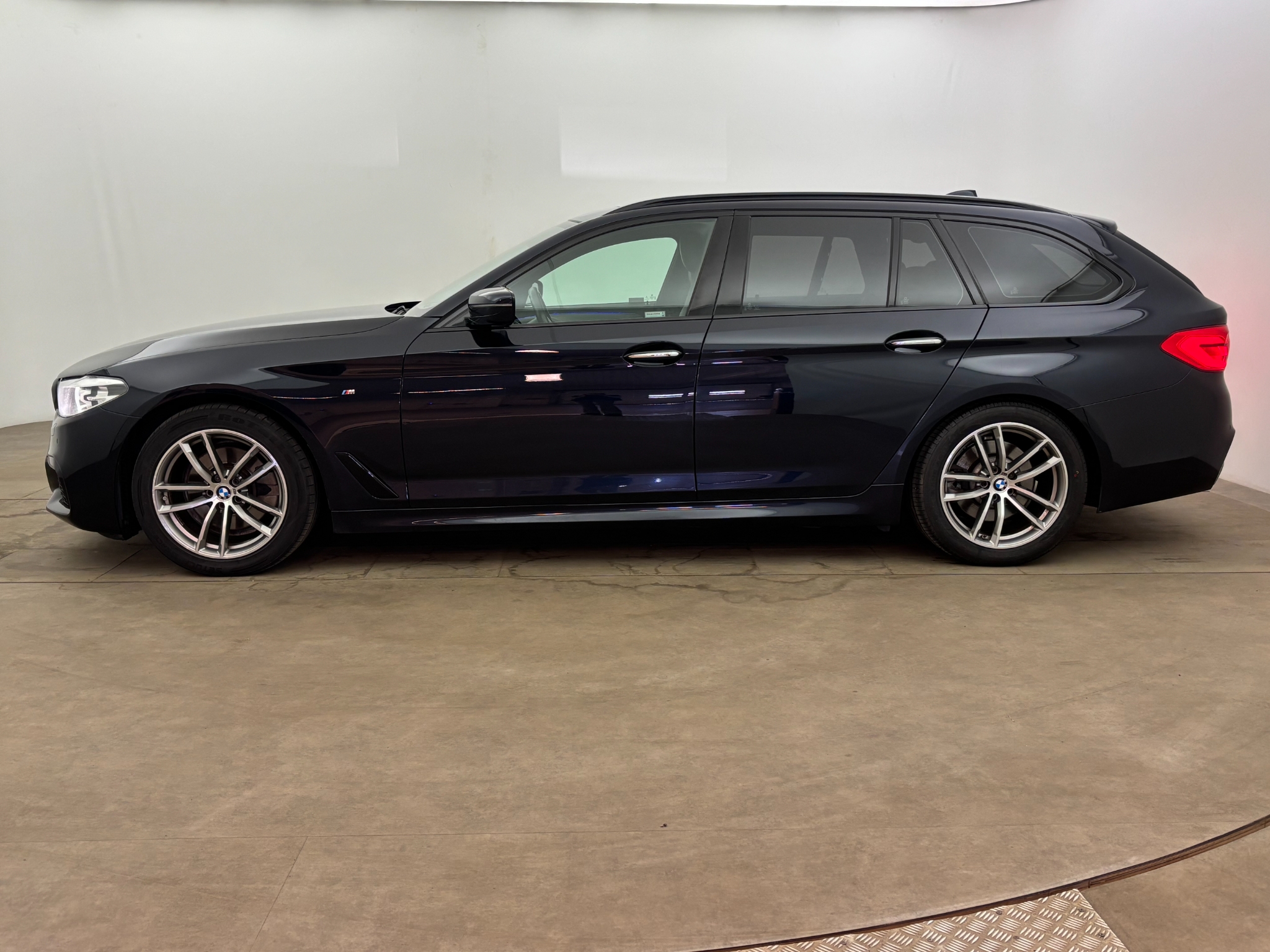 BMW 520 2018, bild 3/59