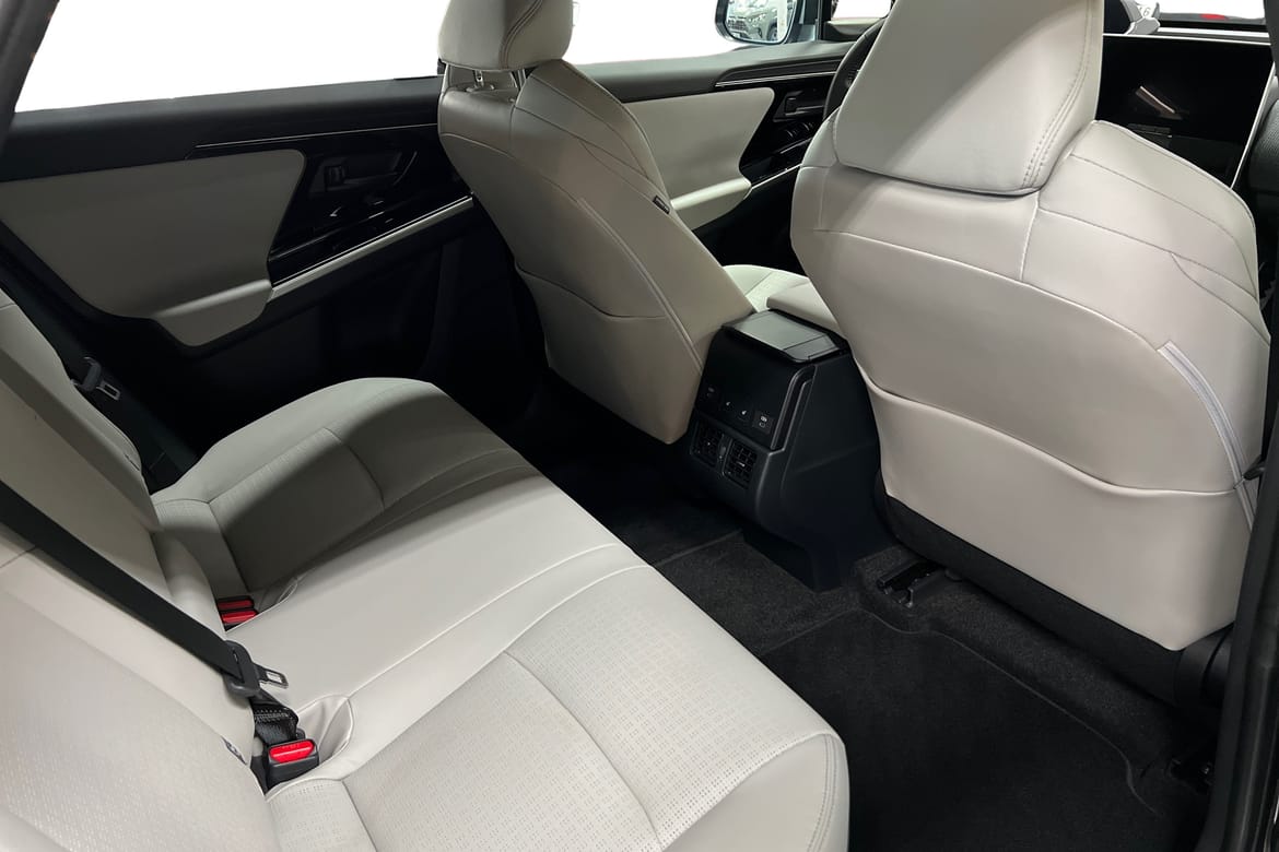 Toyota bZ4X Executive AWD-Nyservad 2024, bild 7/50