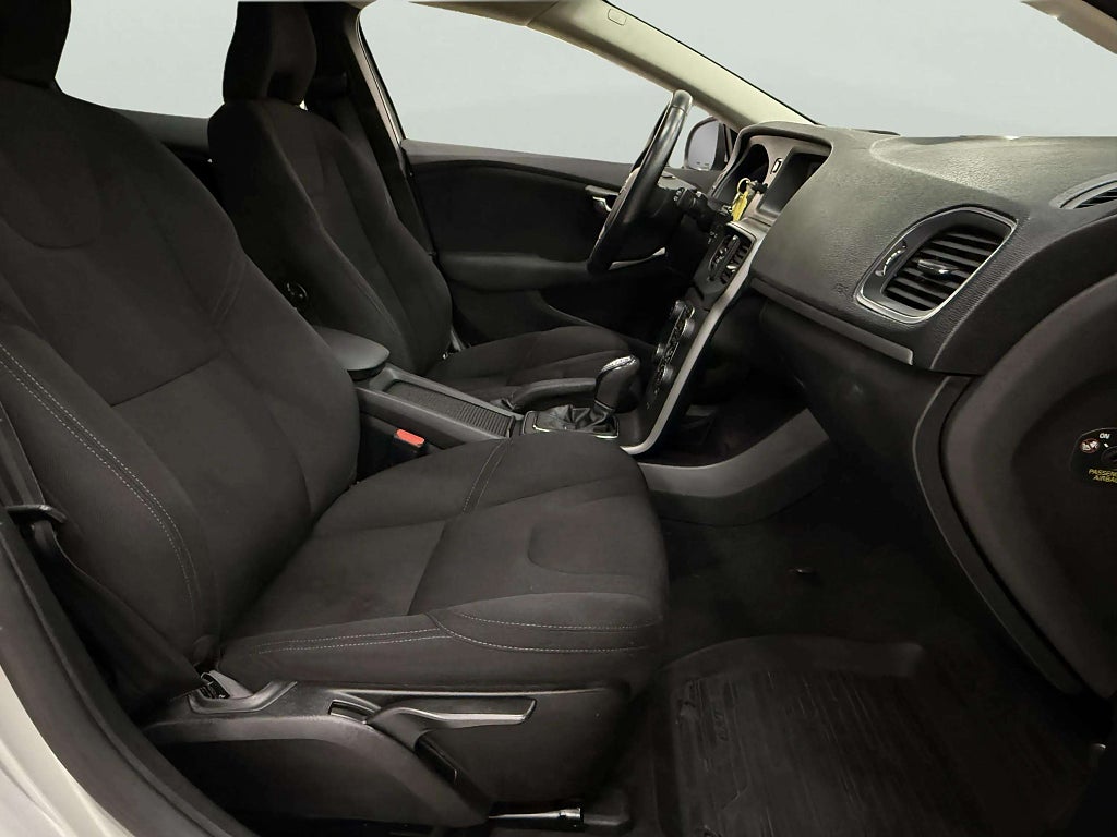 Volvo V40 D2 Geartronic Kinetic/Ny Kamrem 11600 mil 2 Ägare - miniatyr 12