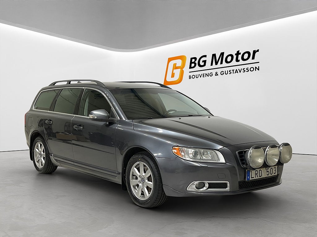 Volvo V70 D5 205HK AWD Momentum Aut Drag/Värmare/PDC