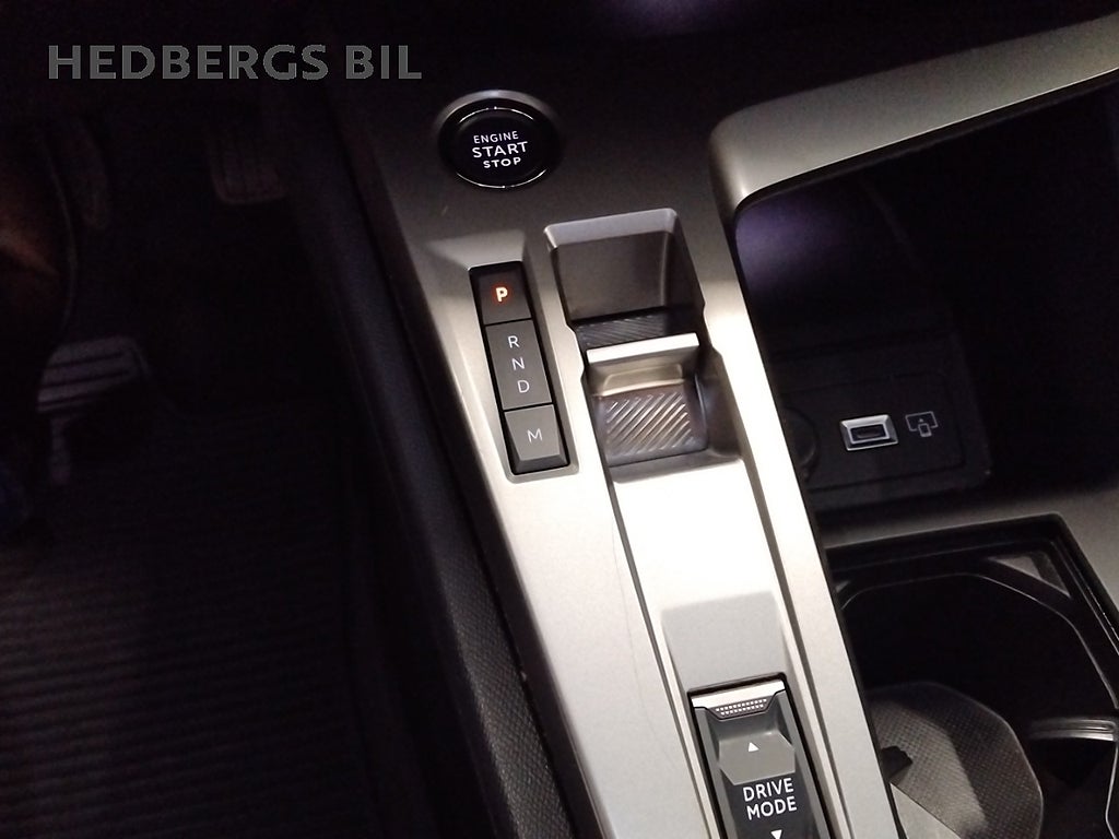 Peugeot 308 sw Hybrid 145 1.2 PureTech -DSC Allure thumbnail
