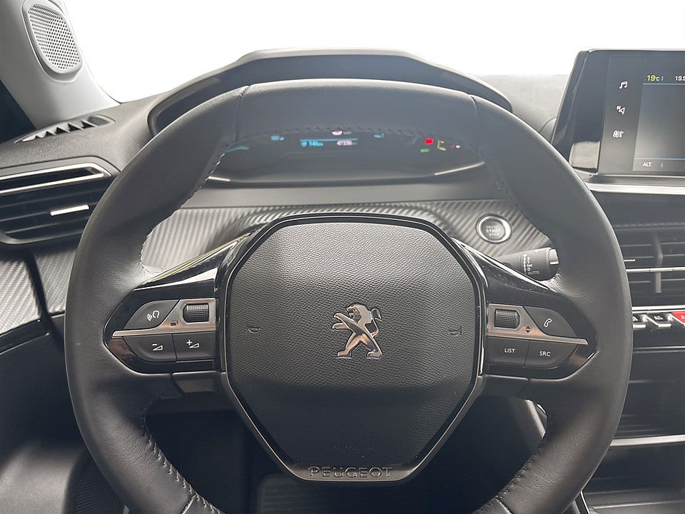 Bild på Peugeot E-2008 Active 50kWh 136hk Aut CARPLAY NAVI