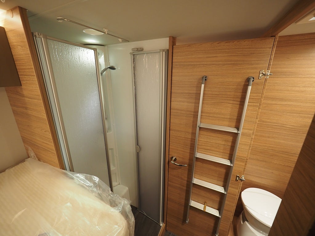 Weinsberg CaraSuite 700 MEG Aut I Markis I Taksäng