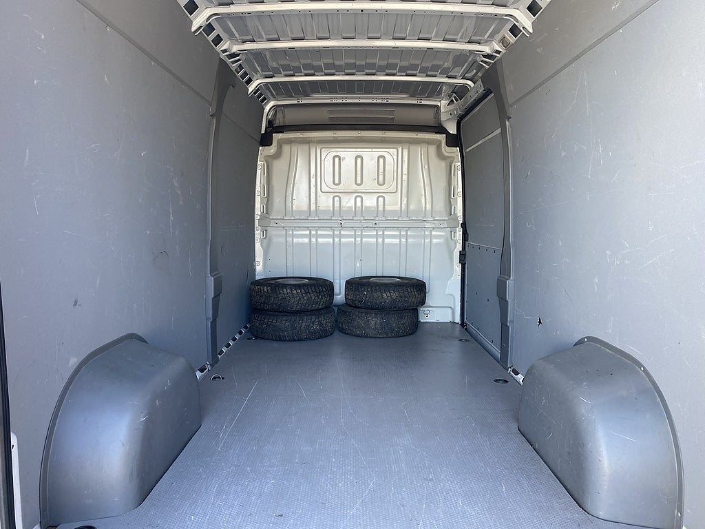 Bild på Peugeot Boxer PRO+ L3H2 335 2.2 BlueHDi 140hk Back-kamera