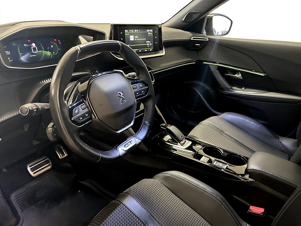 Bild på Peugeot 2008 GT-Line 1.2 PT 130kh Aut BACKKAMERA
