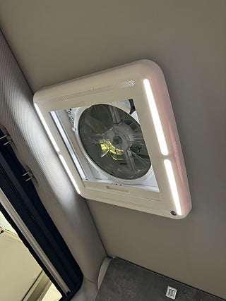 Husbil-halvintegrerad Robeta Kronos 180HK AUT Stor soffa bak! Långbädd & Popup-tak 19 av 29