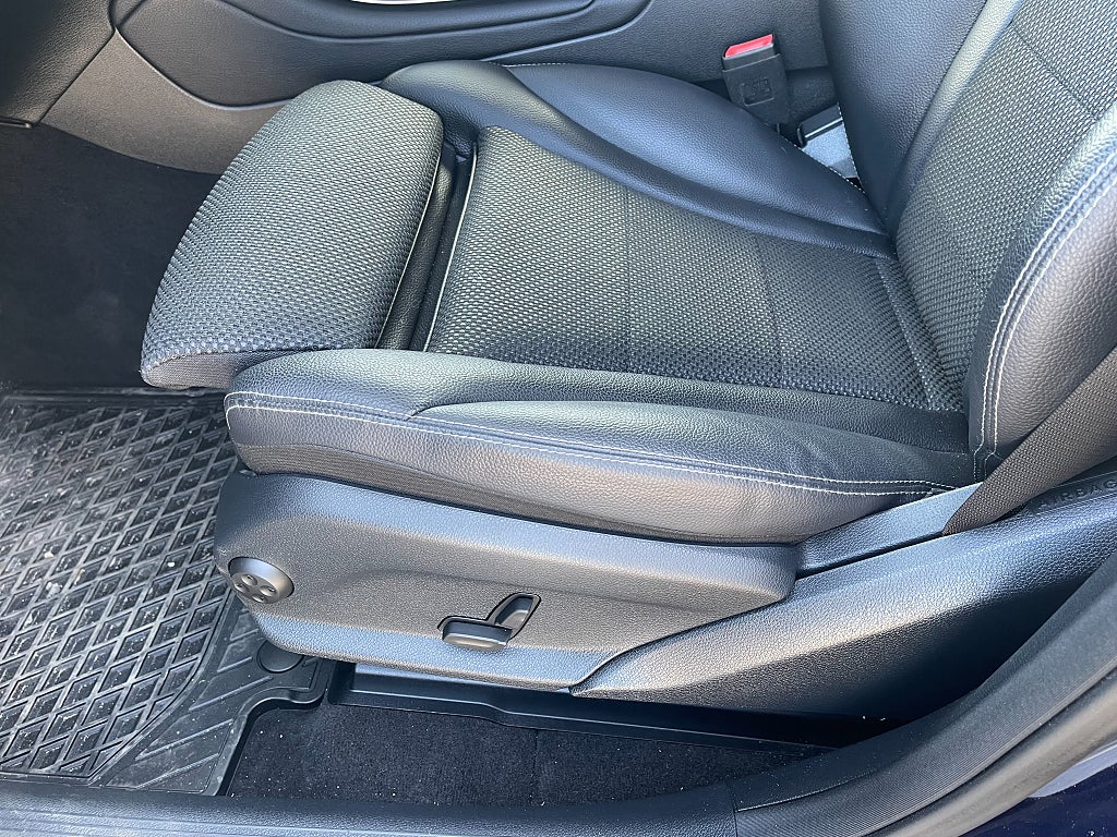 Mercedes-Benz GLC 300 e 4MATIC 9G-Tronic Base 320 hk