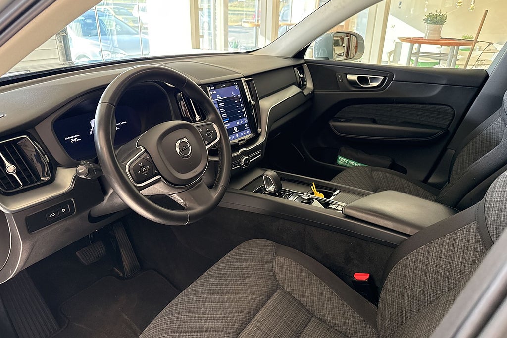 Volvo XC60 Recharge T6 AWD Aut Core Edition V-hjul Pano Kamera Nav miniatyr 6