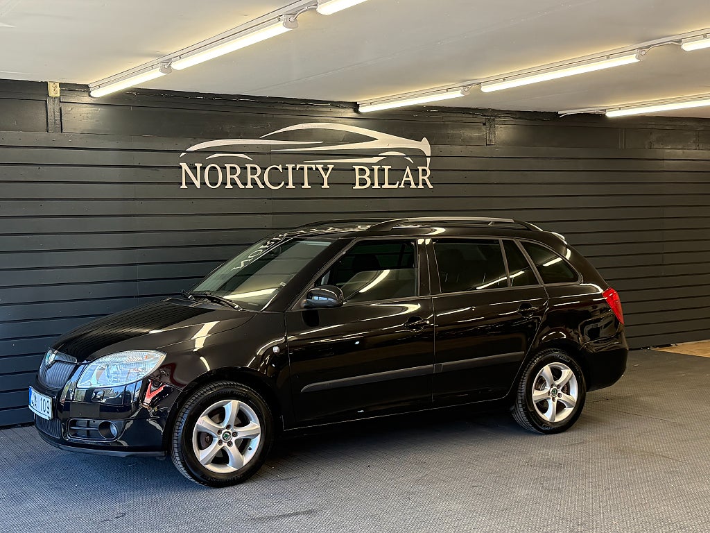 Skoda Fabia Kombi 1.6 / Besiktigad / AC / Nyservad / Dragkrok