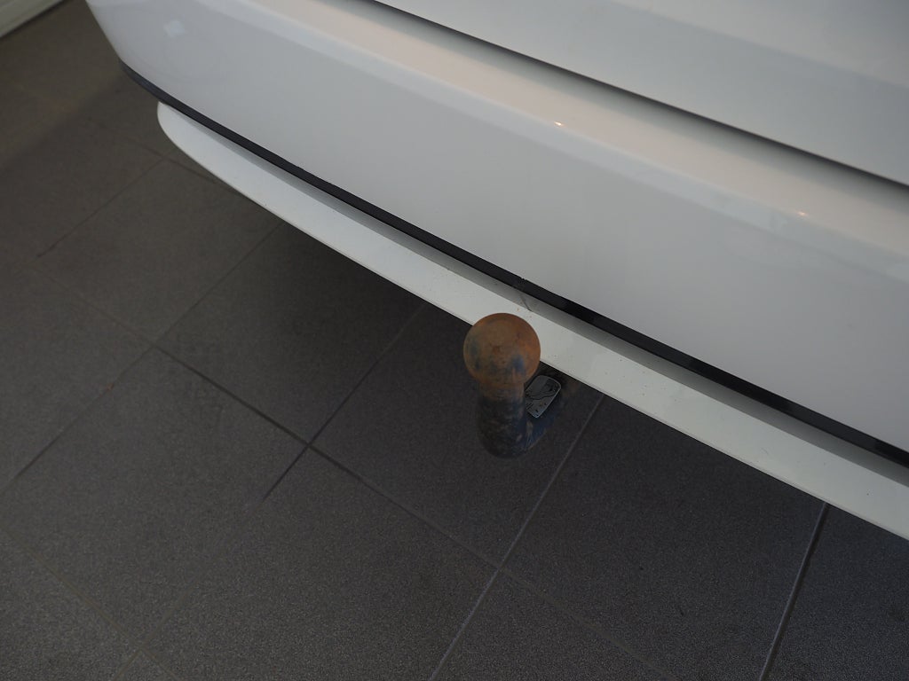 Toyota Corolla Touring Sports Hybrid e-CVT Style Drag M-Värmare Kamera 2019
