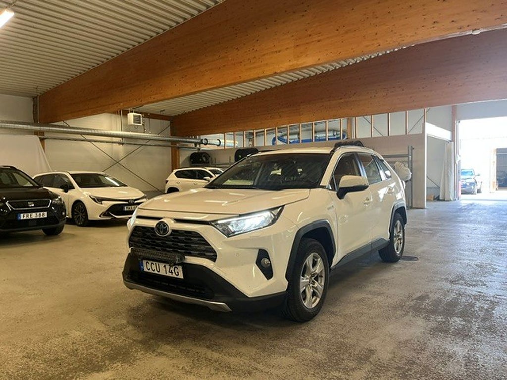 Toyota RAV4 Komfortpaket, Vinterhjul, Drag, MVGK Ledramp