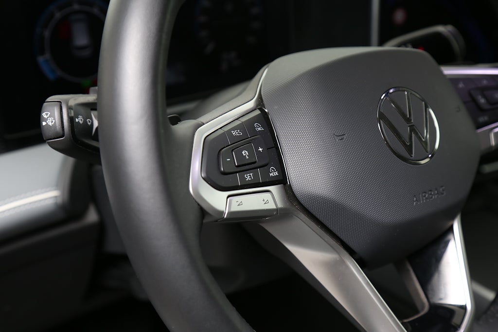 Volkswagen Passat Sportscombi 1,5 eTSI Business Värmare Drag 2025