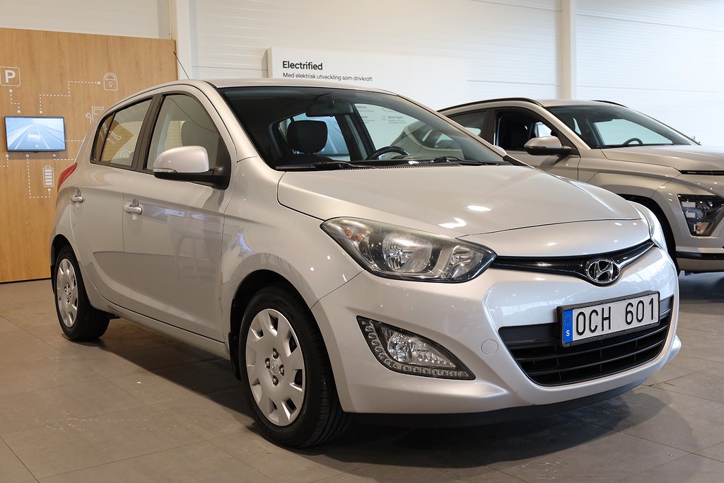 Hyundai i20 5-dörrar 1.4 Aut Premium PDC Blåtand 2014