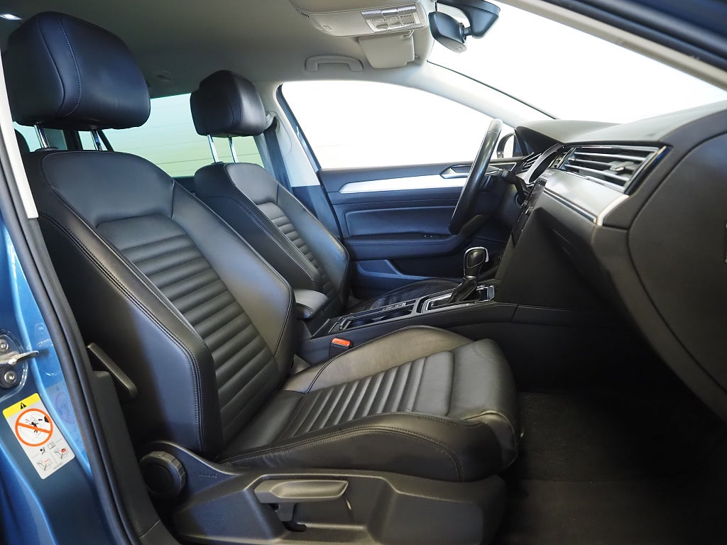 Volkswagen Passat Sportscombi 2.0 TSI 220hk GT Drag Kamera P-Värm Läder 2018