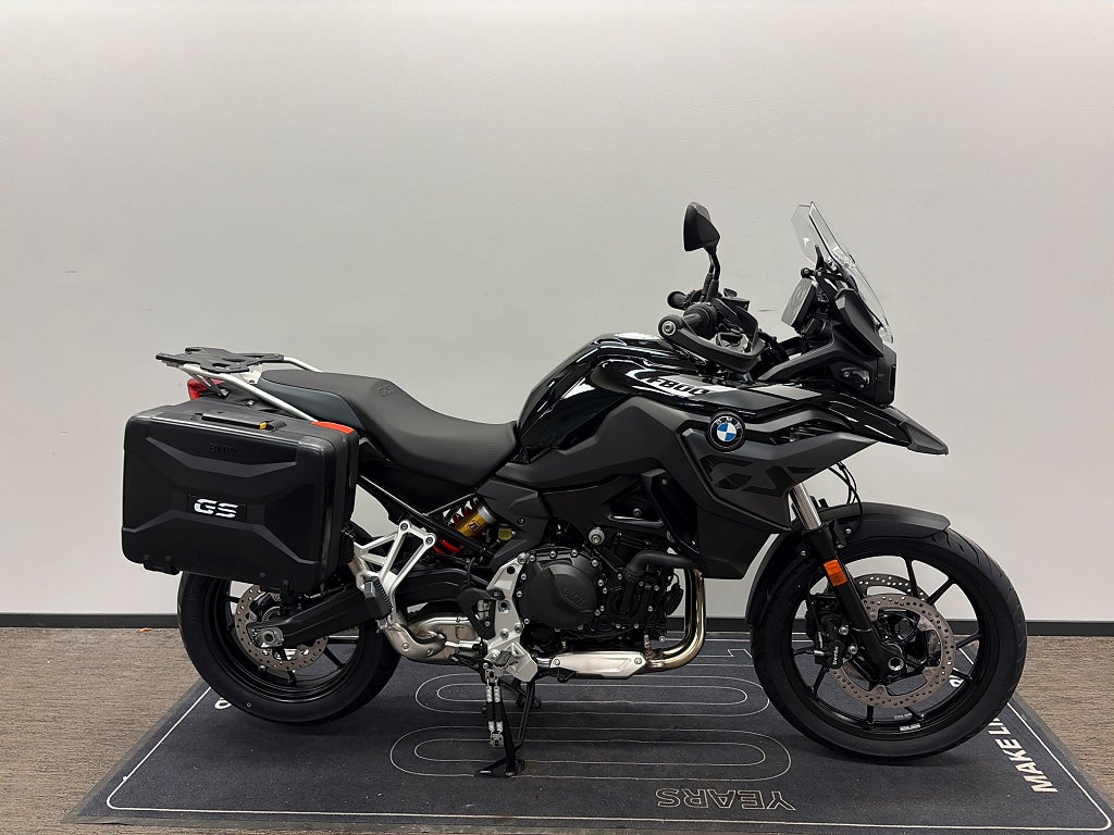 BMW F800GS Triple Black KAMPANJ Vario Sidoväskor ingår