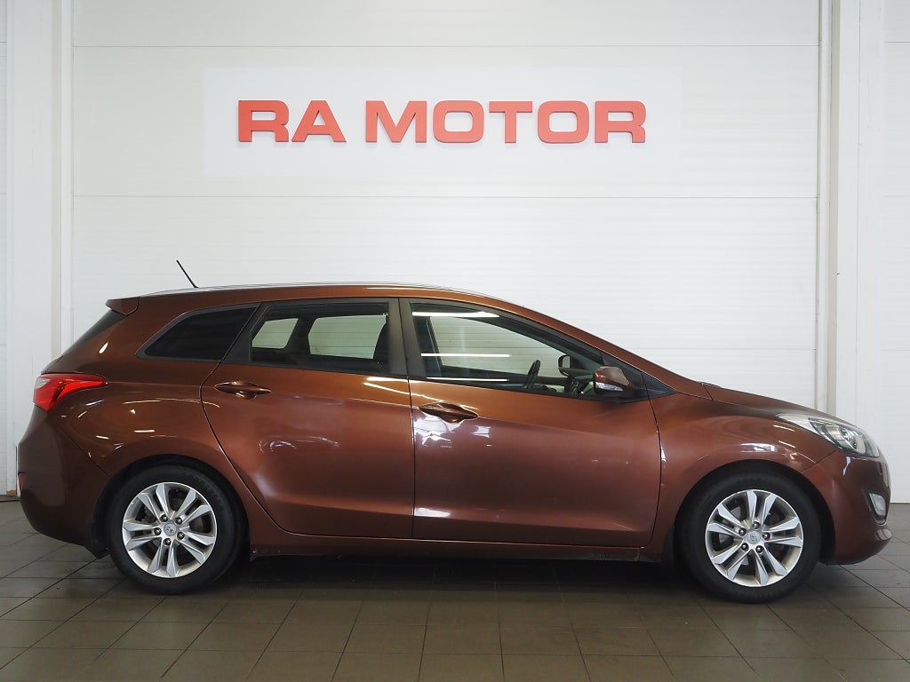 Hyundai i30 Kombi 1.6 GDI 135hk Aut Business Dragkrok Motorvärmare 2014