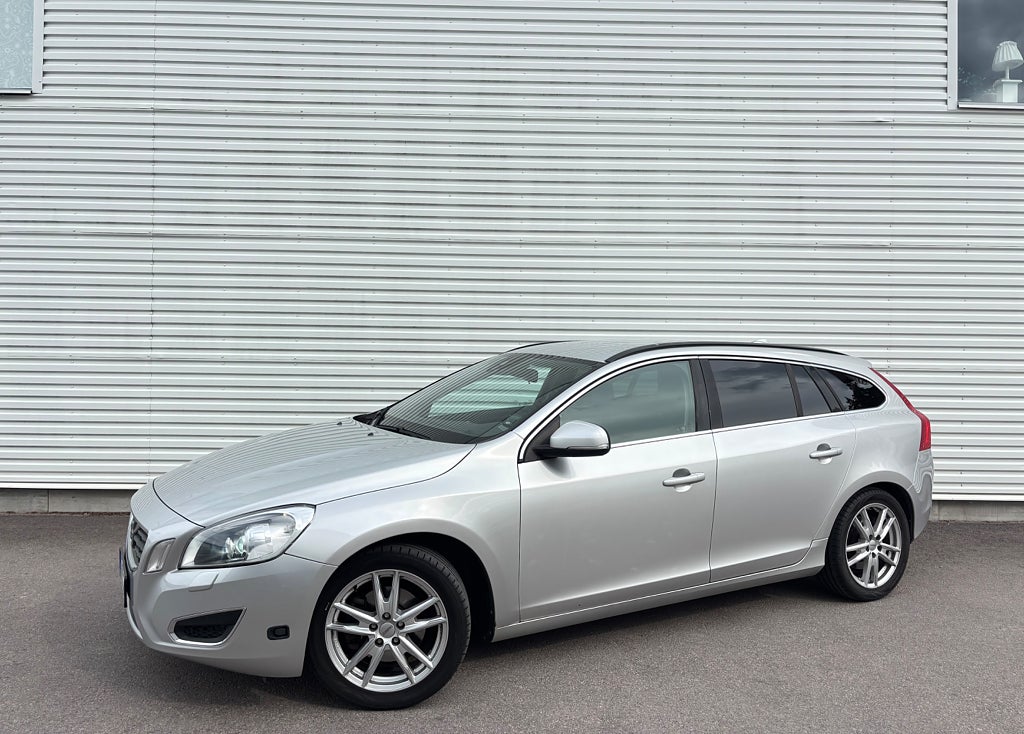 Volvo V60 T3 Momentum 150HK / Drag / P-Sens / Ny Bes / Ny Serv