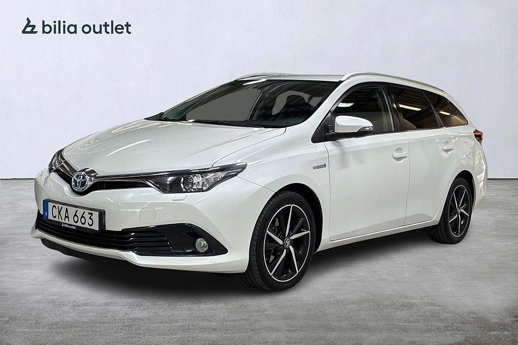 Toyota Auris TS Hybrid e-CVT Intense Edition 136hk Backkamera