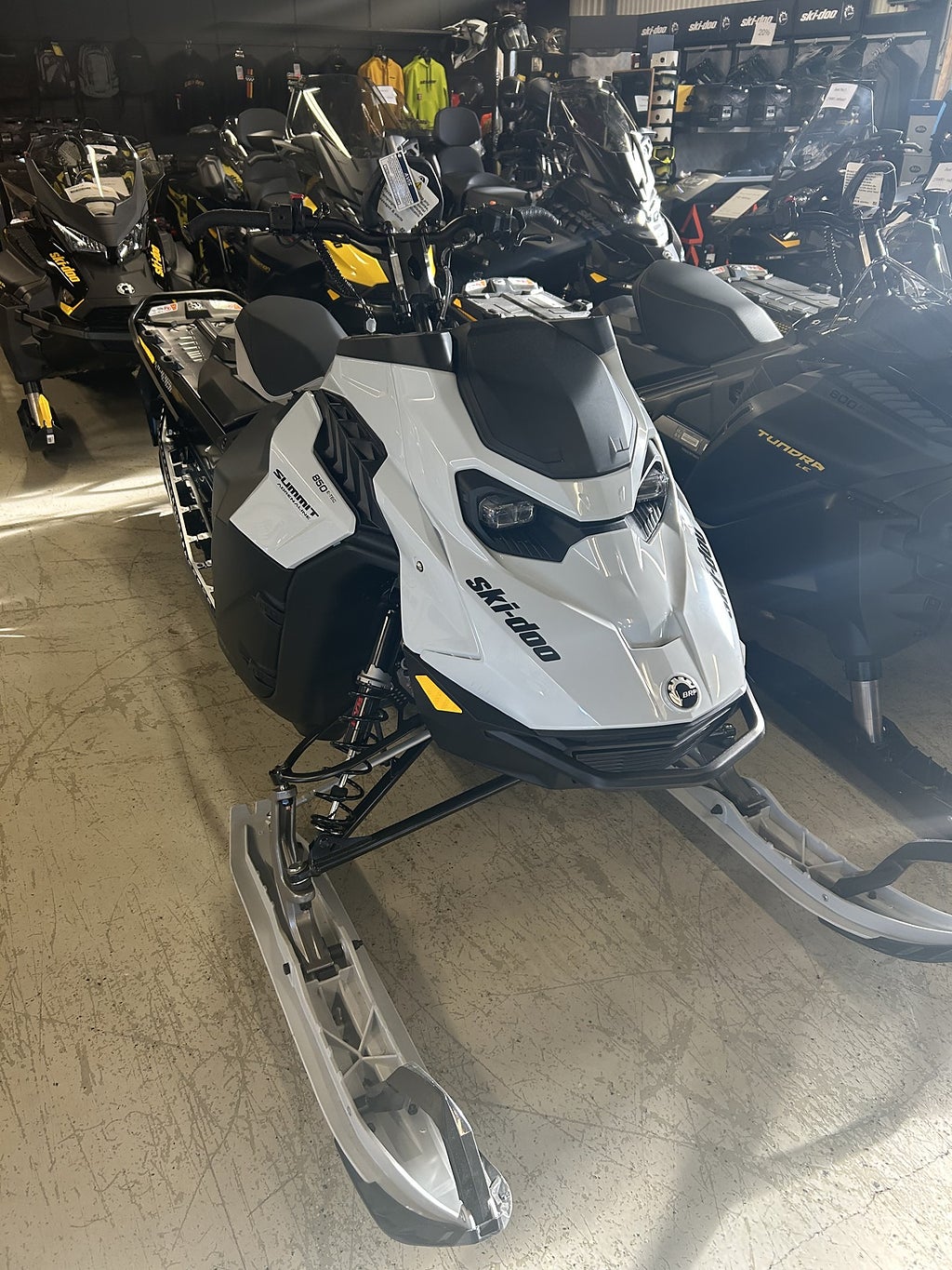 Ski-Doo Summit Adrenaline 146" 850 E-TEC