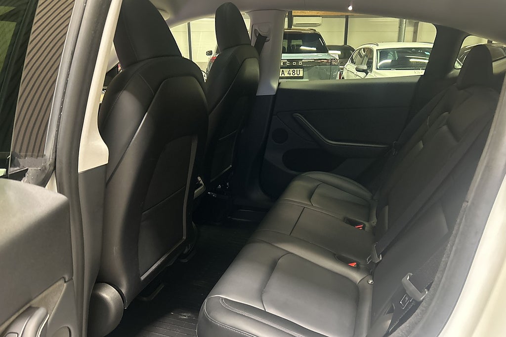 Tesla Model Y Long Range AWD 541hk Pano Läder