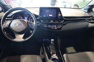 SUV Toyota C-HR 13 av 26