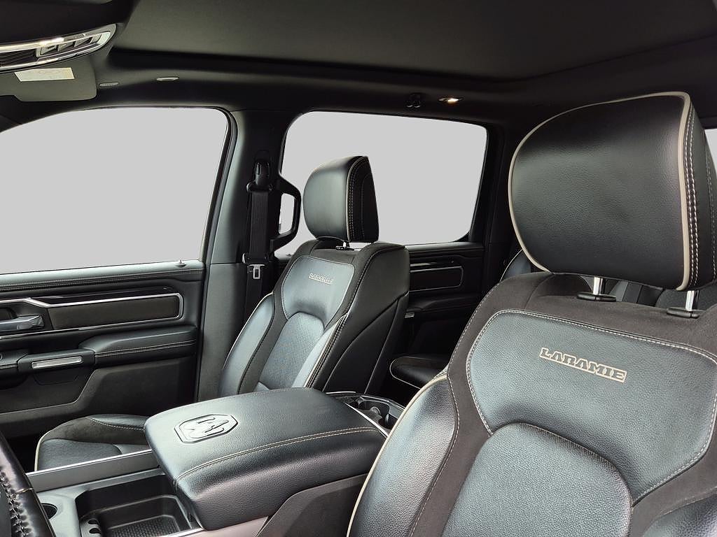 Dodge RAM 1500 Laramie Night Edition V8 HEMI Multilucka Decked.