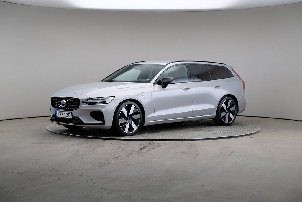 Volvo V60 Recharge T8 456hk AWD Plus Dark Klimat H/K Drag