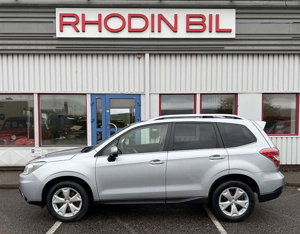 Subaru Forester 2.0 4WD Automat Skinn Panorama GPS Nyservad Nybesiktiga