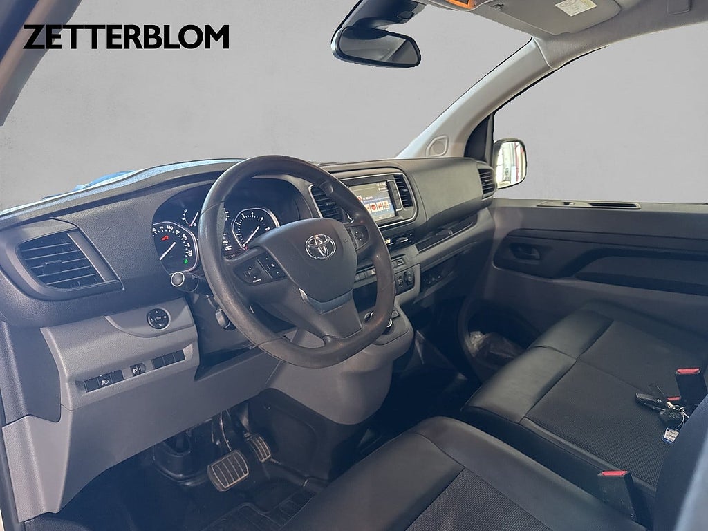 Sedan Toyota Proace 8 av 14