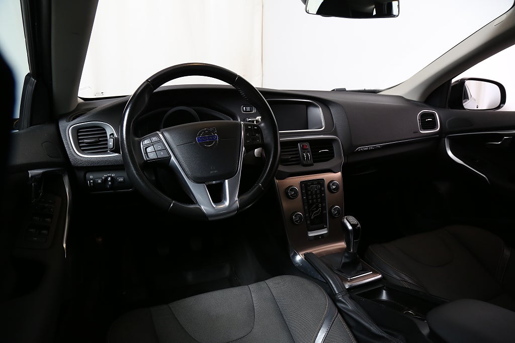 Volvo V40 Cross Country D2 Momentum BE 120hk Värmare Dragkrok 2016