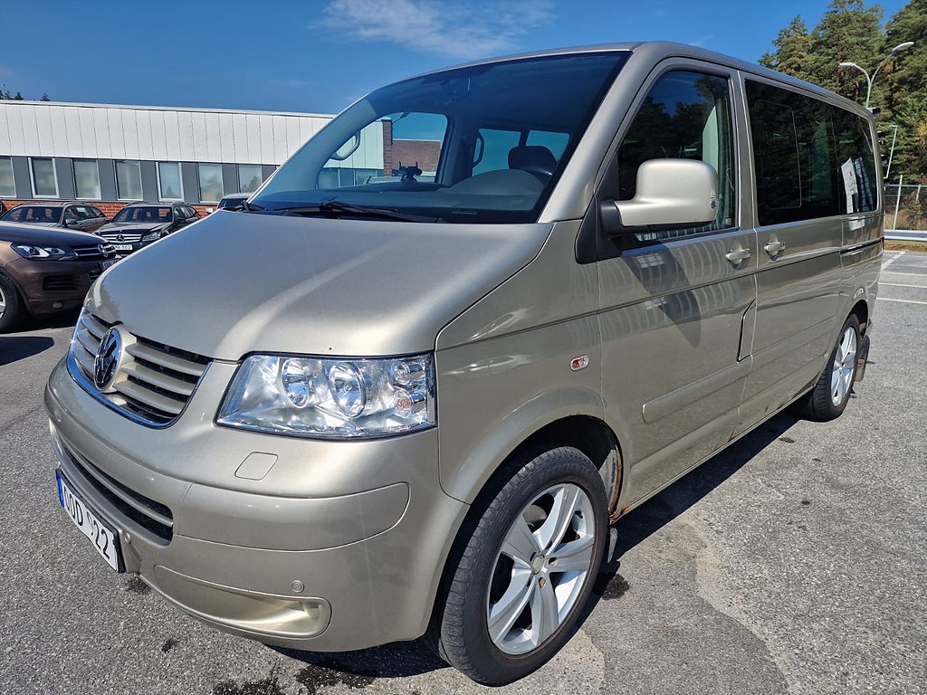 Volkswagen Multivan 2.5 TDI 131hk Automat 7-sits Dragkrok Nyservad 