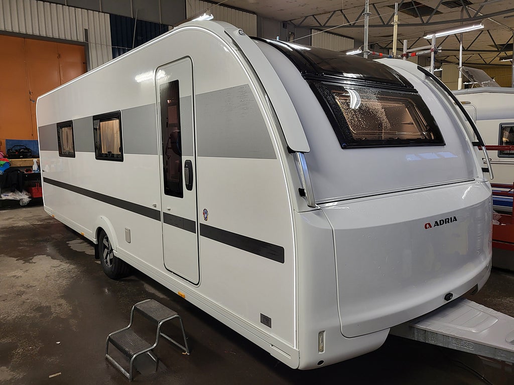 Adria ALPINA 663 HT - AC/Solcell