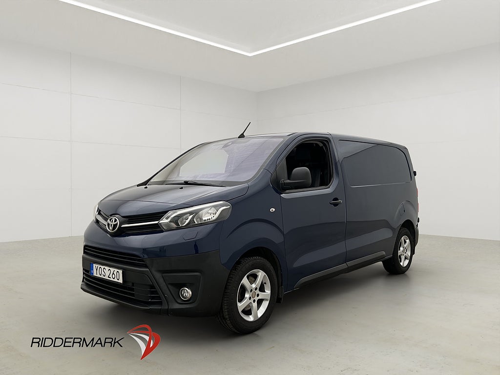 Toyota ProAce 2.0D Ny-Kamrem Värmare HUD PDC Dragkrok