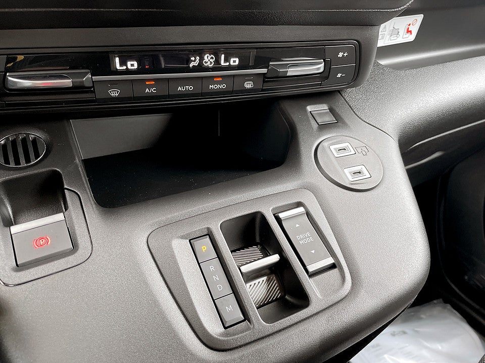 Bild på Peugeot Partner Crew Cab 130hk Aut - EDITION! SERVICE & V-HJUL INGÅR!