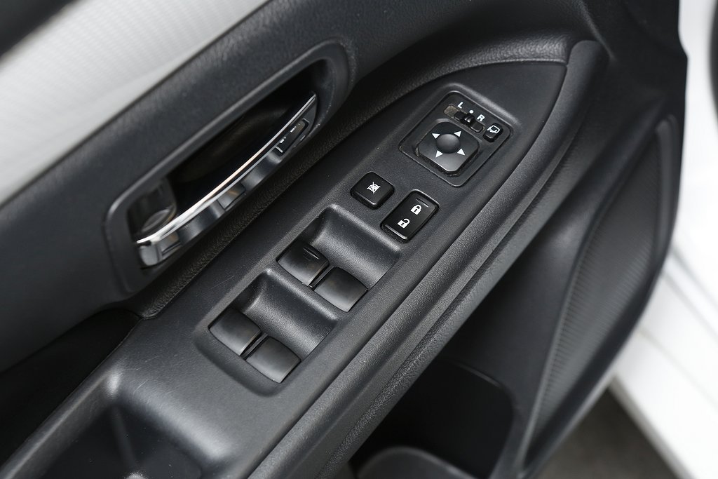 Mitsubishi Outlander Plug-in hybrid 4WD Aut Extraljus Drag 2014