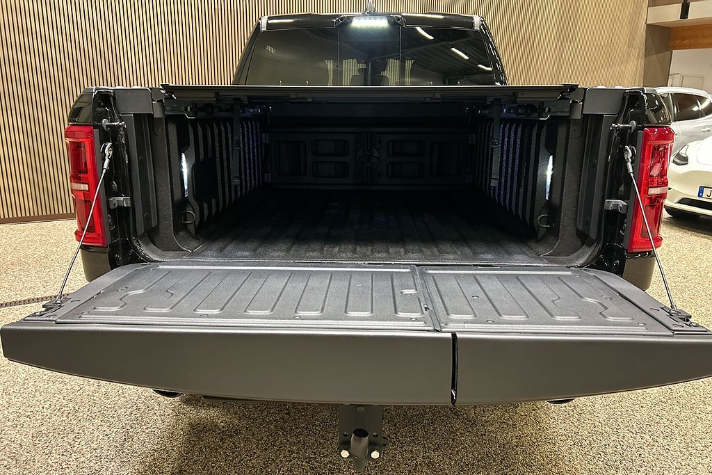 Dodge RAM 1500 Limited Night Rambox delad lucka 540hk lågskatt
