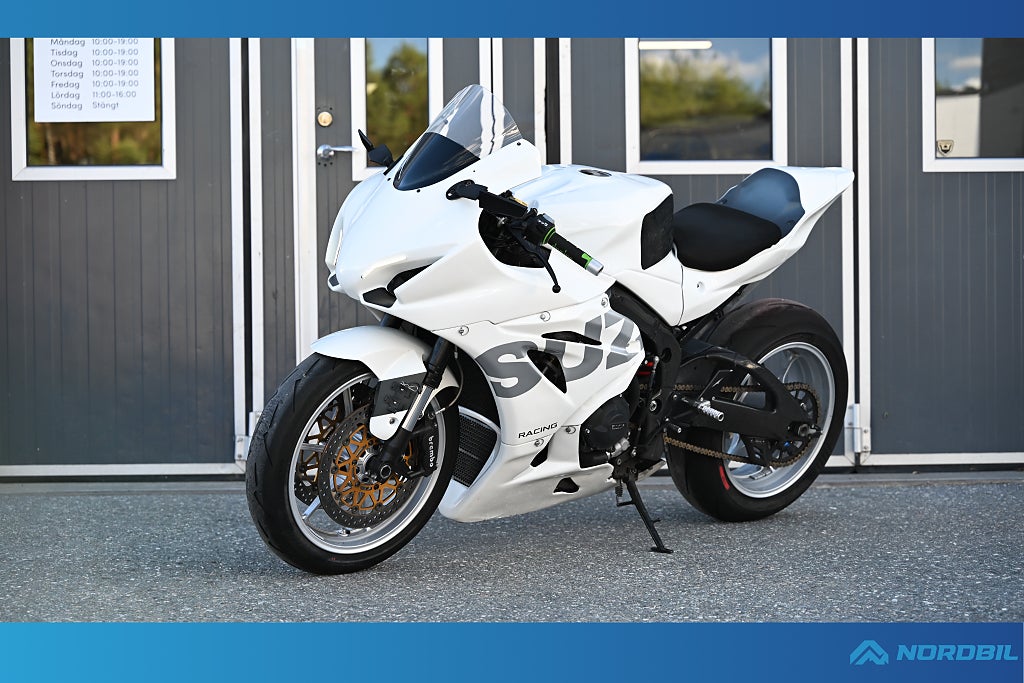 Suzuki Cycles GSX-R1000 Roadracing 202HK Akrapovic Carbon