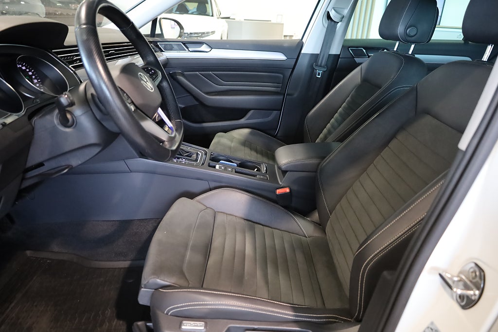 Volkswagen Passat GTE 218hk Executive / Business / Värmare / Navi 2022