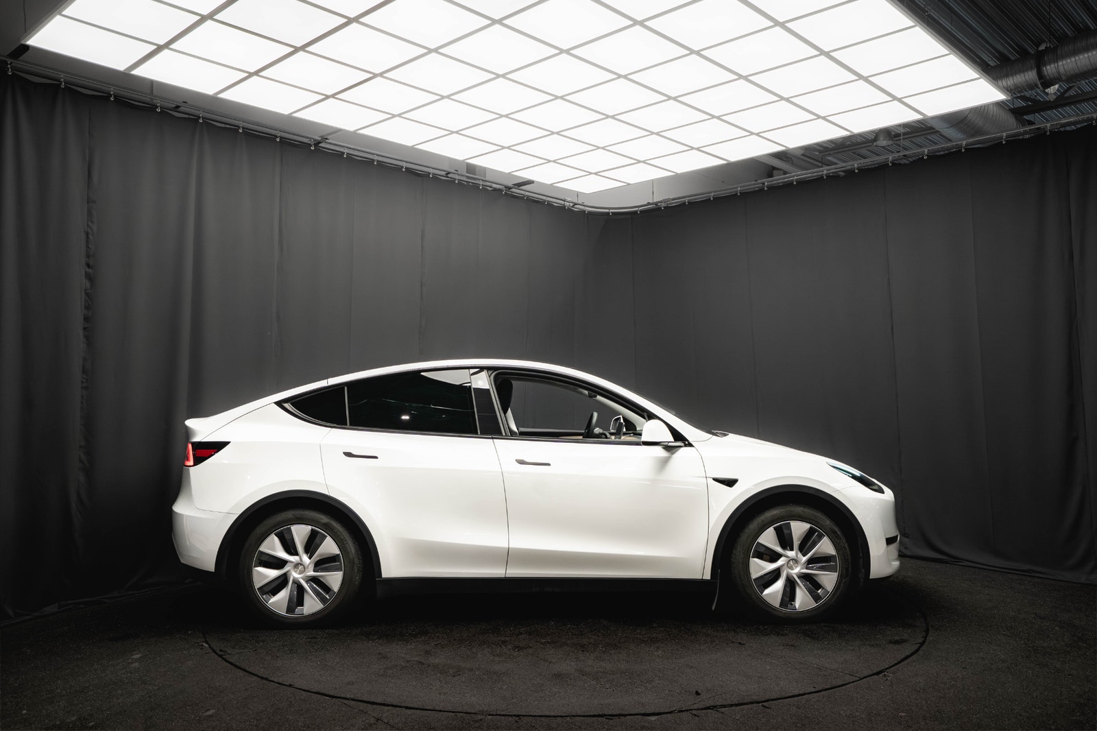 Tesla Model Y Standard Range RWD DRAG PANO LÄDER 1-ÄGARE MOMS 2023 - miniatyr 5