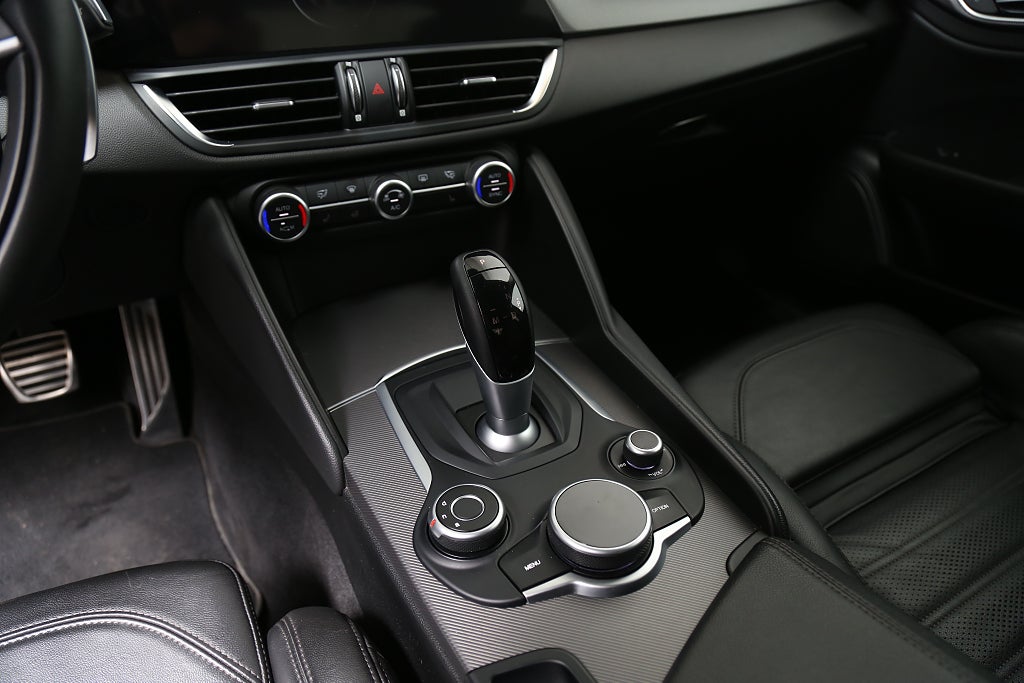 Alfa Romeo Giulia 2,0 Turbo 16V 280hk Q4 Veloce Drag Carplay B-Kamera 2018